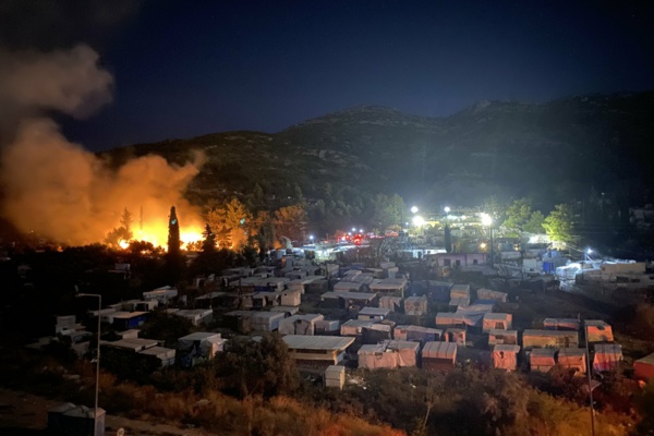 Grèce : incendie dans un camp de migrants sur l’île de Samos Grèce : incendie dans un camp de migrants sur l’île de Samos