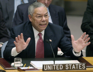 Colin Powell, chef de la diplomatie US, lors de sa fameuse "démonstration" à l'ONU sur les "armees de destruction massives" de l'Irak.
