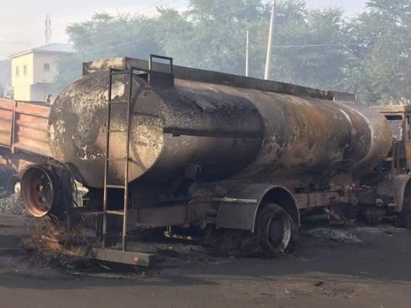 Explosion d'un camion-citerne en Sierra Leone: le bilan frôle les 100 morts Explosion d'un camion-citerne en Sierra Leone: le bilan frôle les 100 morts