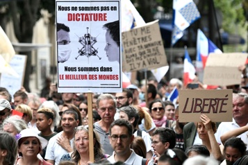 COVID-19 - L’examen du projet de loi sur le passeport vaccinal suspendu en France