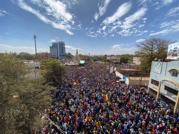 L'imposante démonstration de force des Maliens contre la CEDEAO et la France L'imposante démonstration de force des Maliens contre la CEDEAO et la France