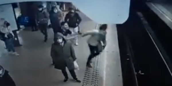Métro de Bruxelles - Un Français incarcéré pour avoir poussé une femme sur les rails Métro de Bruxelles - Un Français incarcéré pour avoir poussé une femme sur les rails