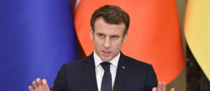 Pour Emmanuel Macron, il existe des "solutions concrètes" à la crise ukrainienne Pour Emmanuel Macron, il existe des "solutions concrètes" à la crise ukrainienne