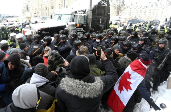 La tension monte à Ottawa entre la police et les derniers manifestants