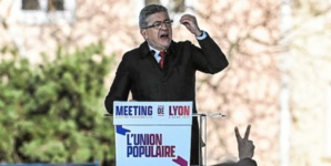 Mélenchon plaide pour un "autre monde" en meeting de plein air à Lyon Mélenchon plaide pour un "autre monde" en meeting de plein air à Lyon