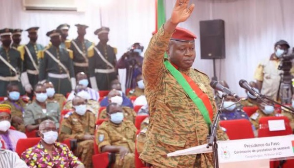 BURKINA FASO - Les 25 membres du gouvernement de Transition formé par le Président Damiba BURKINA FASO - Les 25 membres du gouvernement de Transition formé par le Président Damiba