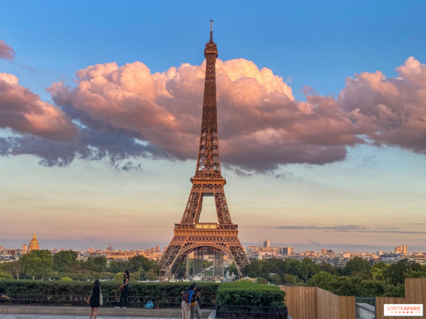 La Tour Eiffel prend de la hauteur à 330 mètres
