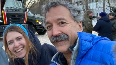 Pierre Zakrzewski (D) et Oleksandra Kuvshinova, les deux journalistes tués à Kiev