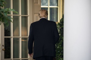 L'ex président Donald Trump, de dos L'ex président Donald Trump, de dos