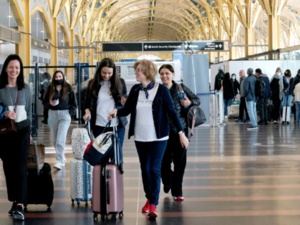 Aux Etats-Unis, la fin du masque obligatoire dans les transports entre applaudissements et agacement Aux Etats-Unis, la fin du masque obligatoire dans les transports entre applaudissements et agacement