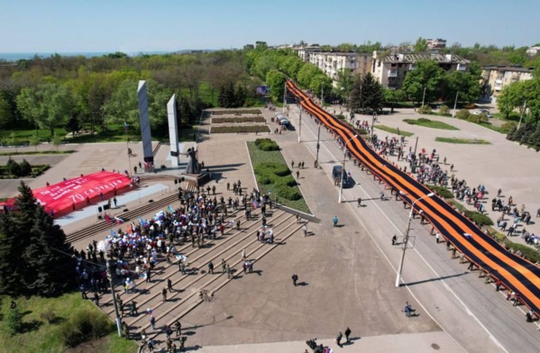 Guerre en Ukraine - Les séparatistes prorusses défilent à Marioupol pour le 9-Mai