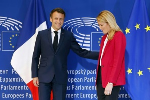 Emmanuel Macron en compagnie de la présidente du Parlement européen Emmanuel Macron en compagnie de la présidente du Parlement européen