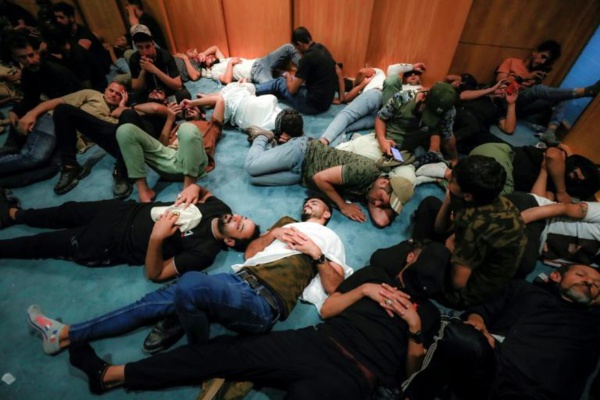 Riz, pastèques et thé - Au Parlement irakien, les manifestants pro-Sadr prennent leurs quartiers