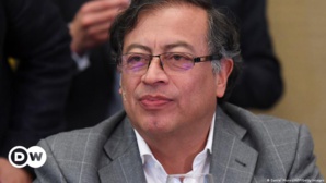 Colombie: Gustavo Petro, premier président de gauche, prête serment