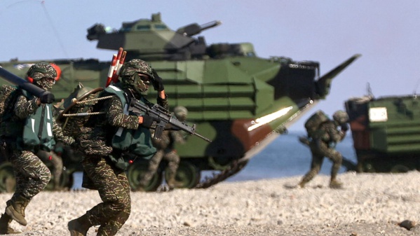 Taïwan simule la défense de l'Île, accuse Pékin de préparer une invasion Taïwan simule la défense de l'Île, accuse Pékin de préparer une invasion