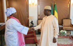 Aminata Mbengue Ndiaye (ici avec Macky Sall), présidente d'une institution à l'utilité douteuse