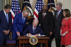 Biden promulgue une réforme majeure sur le climat et la santé Biden promulgue une réforme majeure sur le climat et la santé