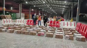 L’Équateur saisit plus de 3 tonnes de cocaïne dans un conteneur de bananes L’Équateur saisit plus de 3 tonnes de cocaïne dans un conteneur de bananes
