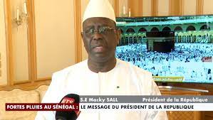 Pluies diluviennes - Depuis l’étranger, Macky Sall déplore 3 morts « mais en même temps…»