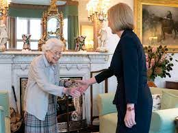 Liz Truss reçue et nommée première ministre par la reine Elisabeth