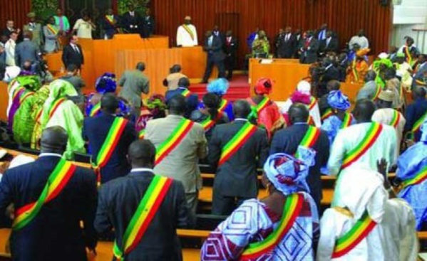 Assemble nationale – Oumar Youm, Birame Soulèye Diop et Lamine Thiam à la tête des 3 groupes parlementaires de la 14e  législature