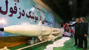 L’Iran dévoile un nouveau missile de moyenne portée L’Iran dévoile un nouveau missile de moyenne portée