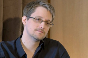 Edward Snowden, réfugié à Moscou depuis 2013, désormais de nationalité russe Edward Snowden, réfugié à Moscou depuis 2013, désormais de nationalité russe