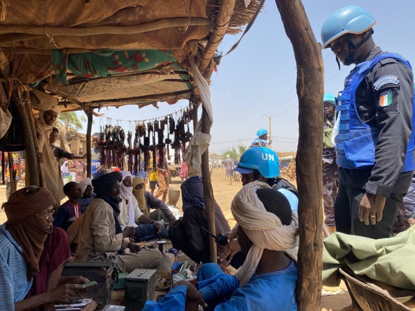 A Ménaka, la police des Nations-Unies sécurise les foires hebdomadaires A Ménaka, la police des Nations-Unies sécurise les foires hebdomadaires