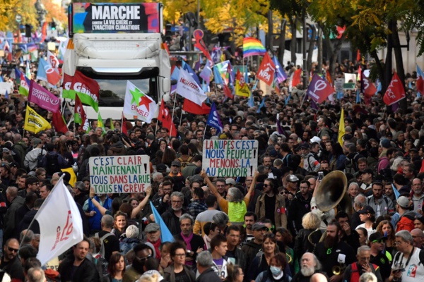 Crise du carburant en France - Des milliers de manifestants « contre la vie chère » défilent à Paris Crise du carburant en France - Des milliers de manifestants « contre la vie chère » défilent à Paris