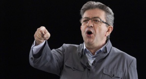 "Prenez votre élan": Mélenchon exhorte LR à présenter une motion de censure