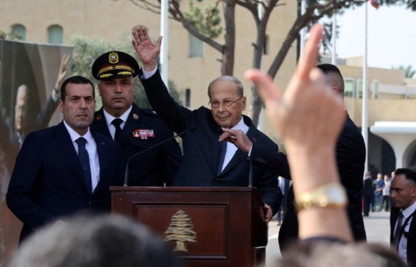 Liban: Aoun quitte le palais présidentiel, la crise politique risque de s'aggraver Liban: Aoun quitte le palais présidentiel, la crise politique risque de s'aggraver