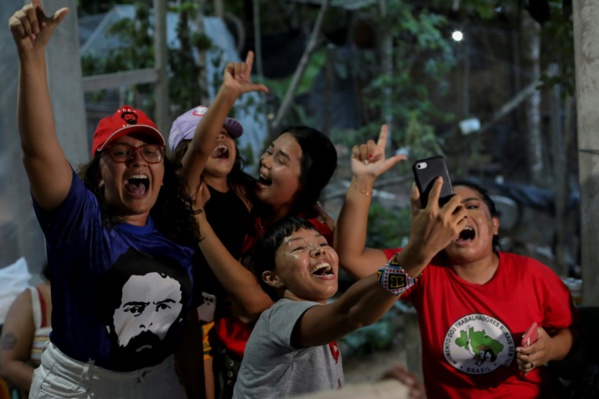 Brésil: Lula, une victoire saluée dans le monde, mandat compliqué en vue Brésil: Lula, une victoire saluée dans le monde, mandat compliqué en vue