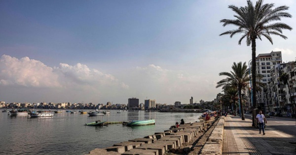 Alexandrie tente de résister à la montée inexorable de la mer