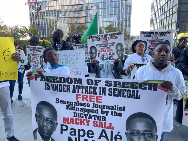 Manifestation de Sénégalais en soutien au journaliste Pape Alé Niang aux Etats-Unis Manifestation de Sénégalais en soutien au journaliste Pape Alé Niang aux Etats-Unis
