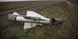 Pologne: Biden juge "improbable" un tir depuis la Russie, Macron prudent