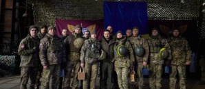 Ukraine: Zelensky près du front, nouvelle attaque au drone sur une base russe