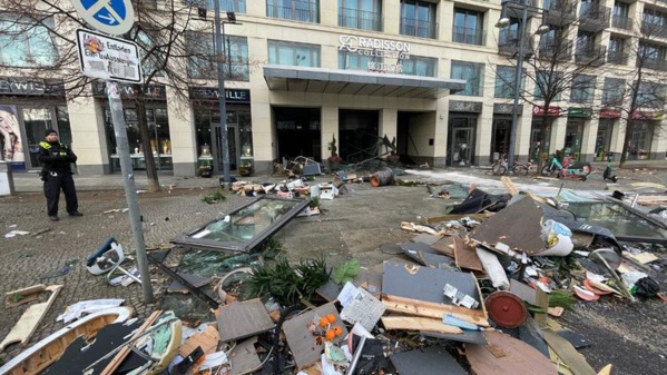 Un aquarium géant éclate dans un hôtel de Berlin