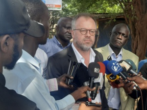 Le SG de RSF lors de sa visite à la prison de Sébikhotane pour soutenir Pape Alé Niang Le SG de RSF lors de sa visite à la prison de Sébikhotane pour soutenir Pape Alé Niang