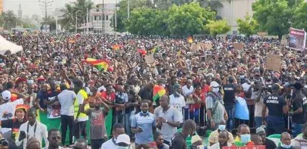 Fonds-Covid – A la Place de la nation, « le rassemblement du peuple » réclame la reddition des comptes et avertit le gouvernement