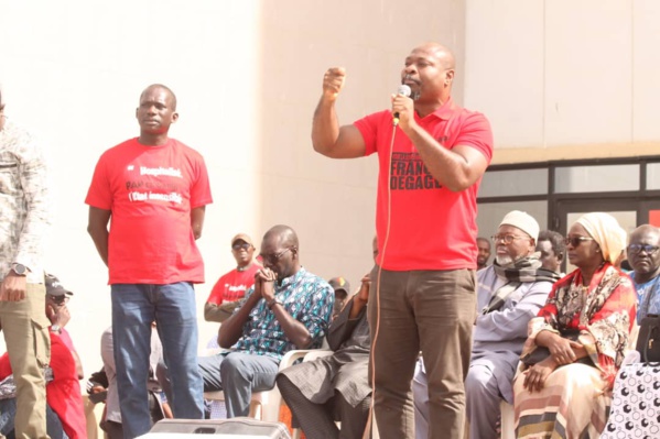 Rassemblement massif des journalistes et des ONG pour la libération de Pape Alé Niang Rassemblement massif des journalistes et des ONG pour la libération de Pape Alé Niang