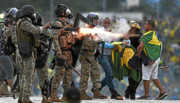 Brésil: les lieux de pouvoir sous contrôle après l'assaut des bolsonaristes