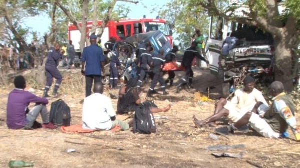Accident mortel à Ngueune Sarr - Le Gouvernement annonce 20 morts, 19 blessés graves et 5 blessés légers (Communiqué) Accident mortel à Ngueune Sarr - Le Gouvernement annonce 20 morts, 19 blessés graves et 5 blessés légers (Communiqué)