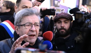 Retraites: Mélenchon "maudit" Macron qui voudrait tout "transformer en marchandise" Retraites: Mélenchon "maudit" Macron qui voudrait tout "transformer en marchandise"