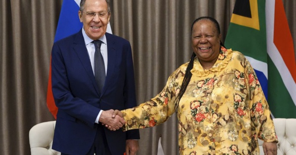 Serguei Lavrov avec son homologue sud-africaine Naledi Pandor Serguei Lavrov avec son homologue sud-africaine Naledi Pandor