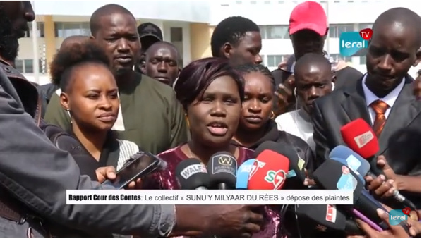 Nina Penda Faye, une des responsables du Collectif "Sunu'y milyaar du rees" au tribunal de Dakar pour déposer des plaintes citoyennes