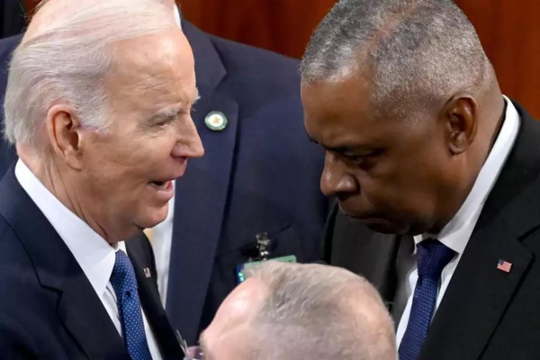 Joe Biden au Congrès avec le secrétaire à la Défense Lloyd Austin, le 7 février 2023