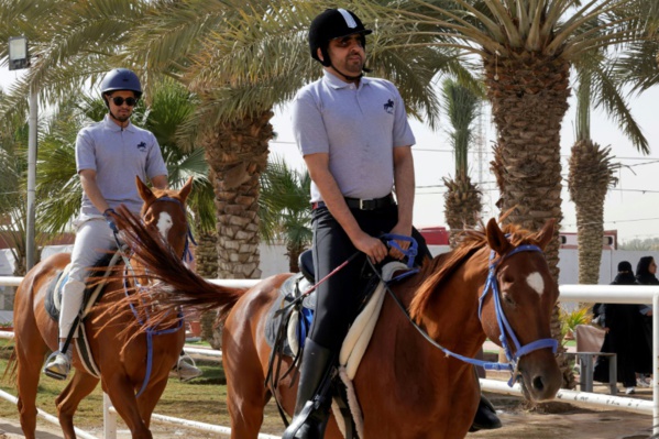 En Arabie saoudite, les jockeys aveugles sautent les obstacles En Arabie saoudite, les jockeys aveugles sautent les obstacles