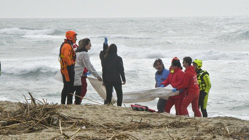 Italie: au moins 40 migrants périssent dans un naufrage près des côtes