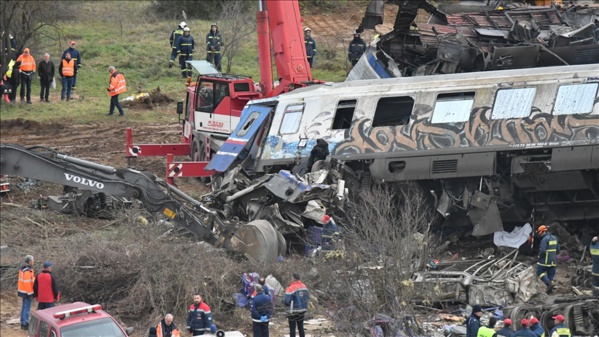 En Grèce, une collision entre deux trains fait au moins 36 morts, deuil national de trois jours