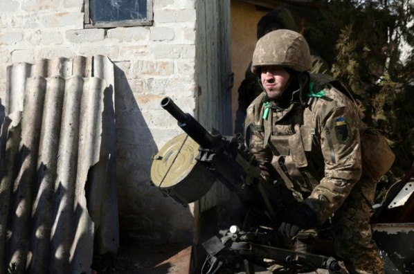 Ukraine: visite du ministre russe de la Défense dans l'Est, la bataille fait rage à Bakhmout Ukraine: visite du ministre russe de la Défense dans l'Est, la bataille fait rage à Bakhmout